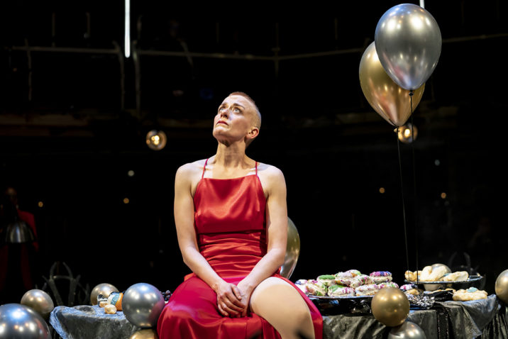 Lucy Ellinson as Macbeth. Credit: Johan-Persson