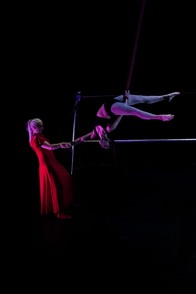 Lola contemporary circus © Heidi Honka