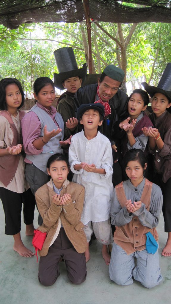 Moradokmai Theatre Community from Thailand: Oliver Twist