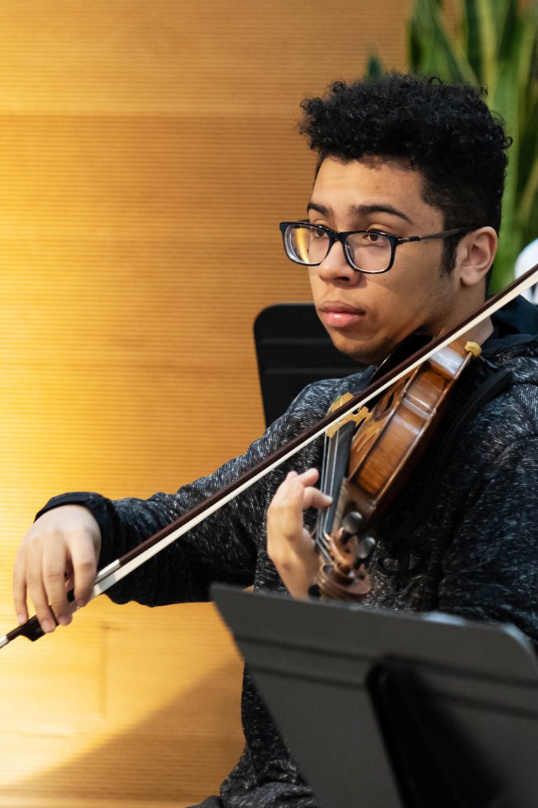INTERVIEW with violinist Jordan Brooks Quays Life