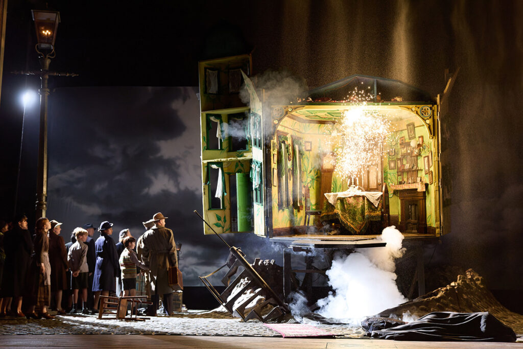 An Inspector Calls 2024. Photo by Mark Douet