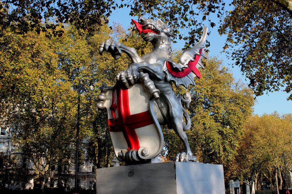 St George in the City of London Image by Mariusz Matuszewski https://pixabay.com/users/mzmatuszewski0-825220/