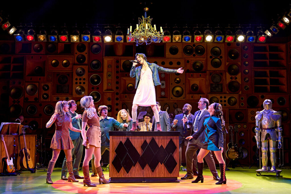 SUNNY AFTERNOON UK Tour. Oliver Hoare and Company. Photo Manuel Harlan