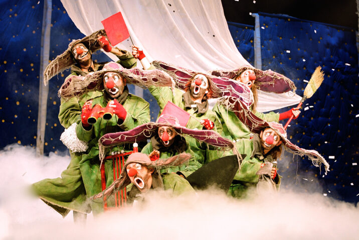 Slava Snowshow Greens on the ship by Veronique Vial