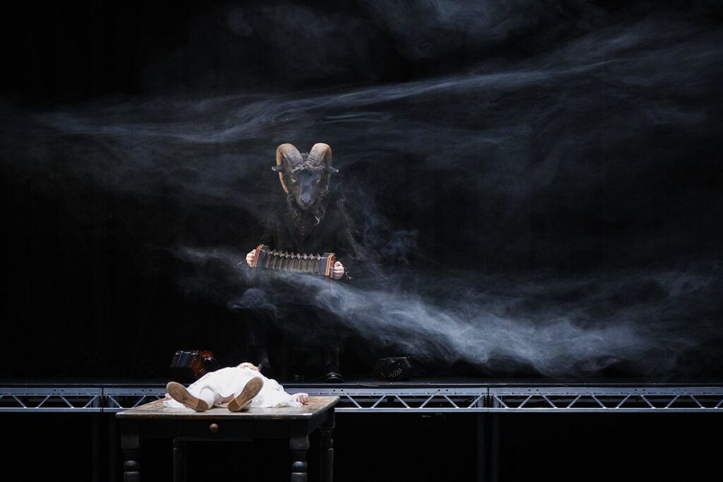 Dance Consortium - Michael Keegan-Dolan's MÁM, photo - Ros Kavanagh