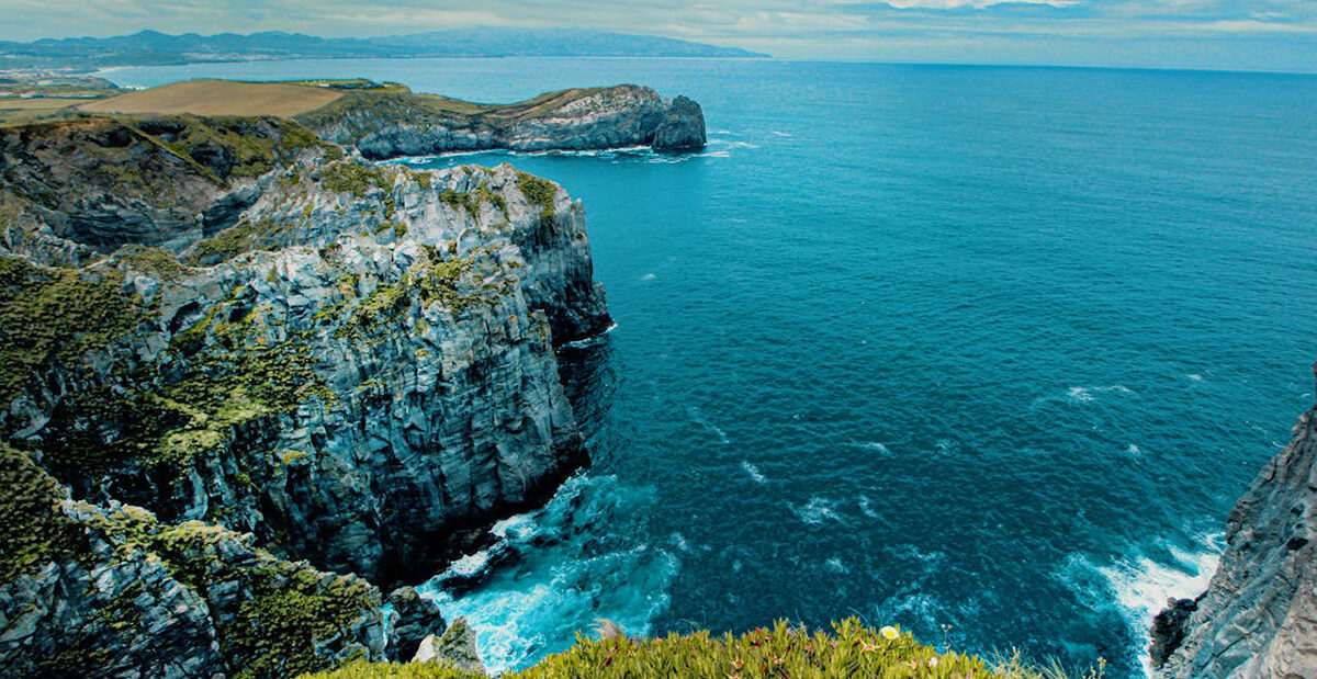 Photo by Pixabay: https://www.pexels.com/photo/green-hill-near-body-of-water-462162/