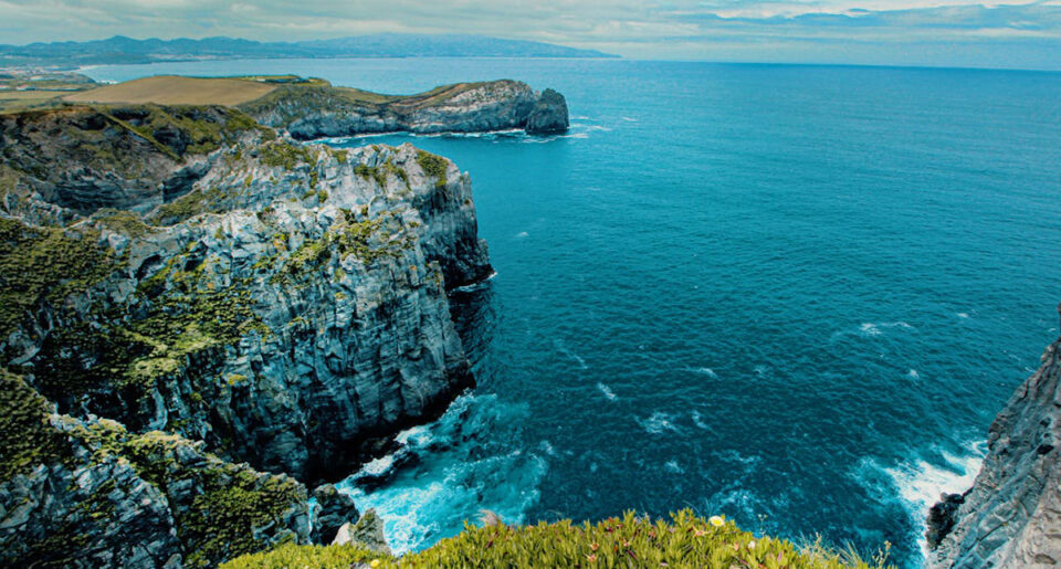 Photo by Pixabay: https://www.pexels.com/photo/green-hill-near-body-of-water-462162/