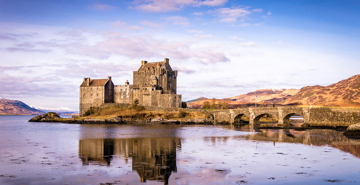 Eilean Donan Castle, United Kingdom Photo by Sourav Bhaduri on Unsplash
