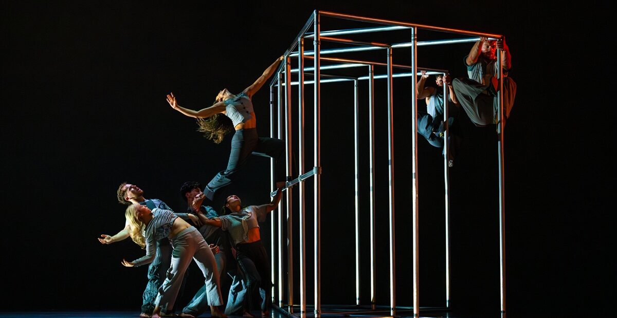 Hidden by Motionhouse. Image by Dan Tucker