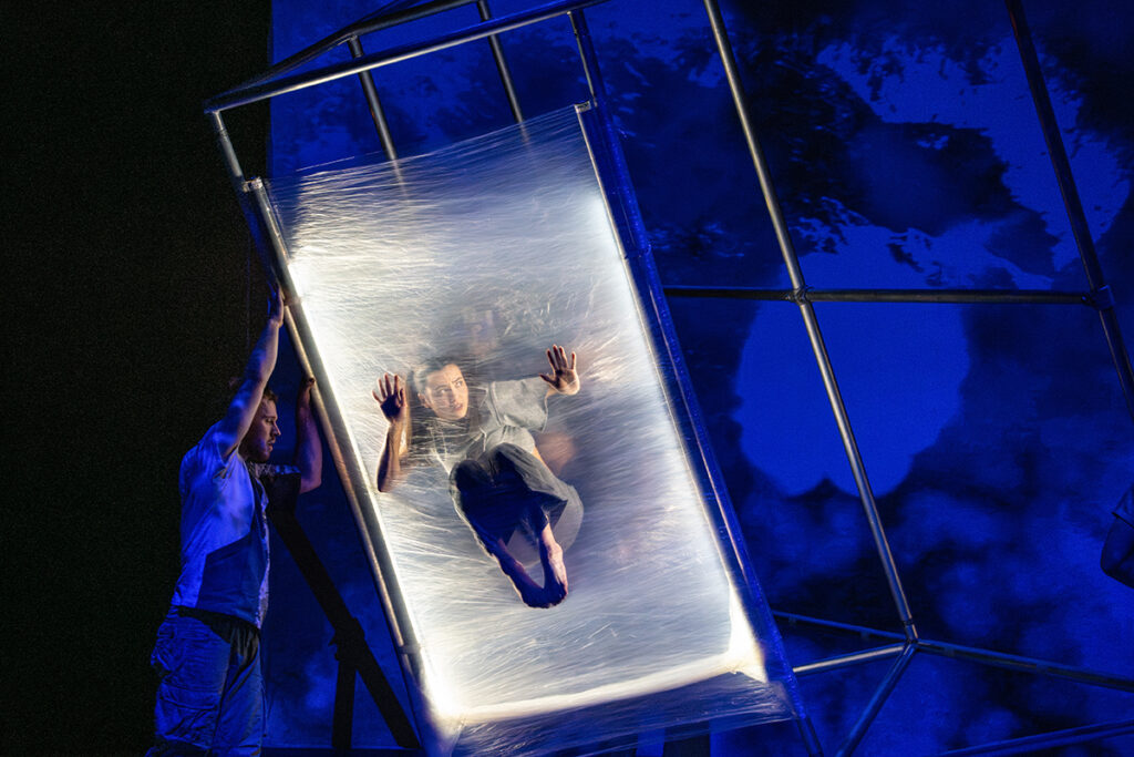 Hidden by Motionhouse. Image by Dan Tucker