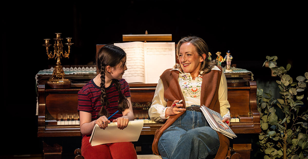 L-to-R Harriet O'Shea as Small Alison and Alex Young as Helen Bechdel in Fun Home at the Royal Exchange Theatre. Credit: Johan Persson