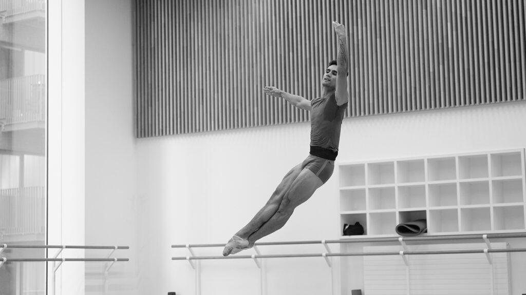 Daniel McCormick as Romeo rehearsing Rudolf Nureyev's Romeo and Juliet. Image by Isabella Turolla.