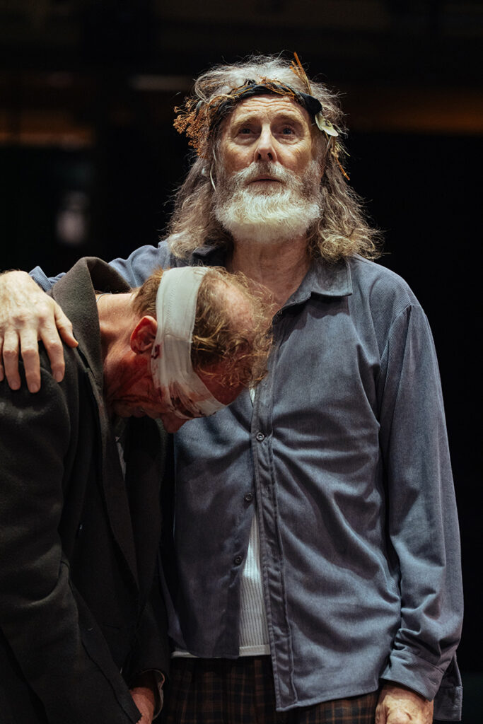 Jonathan Slinger (Gloucester) and David Threlfall (King Lear) in King Lear at the Royal Exchange Theatre. Photo by Helen Murray.